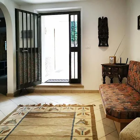 Casa Rustica Con Giardino