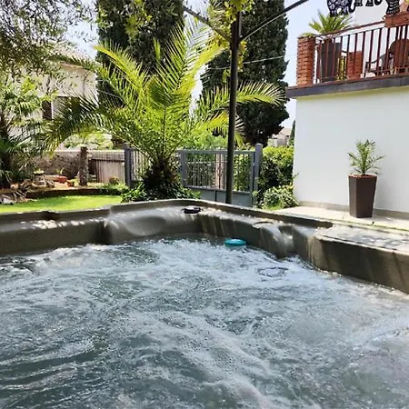 Casa Rustica Con Giardino Nyaraló