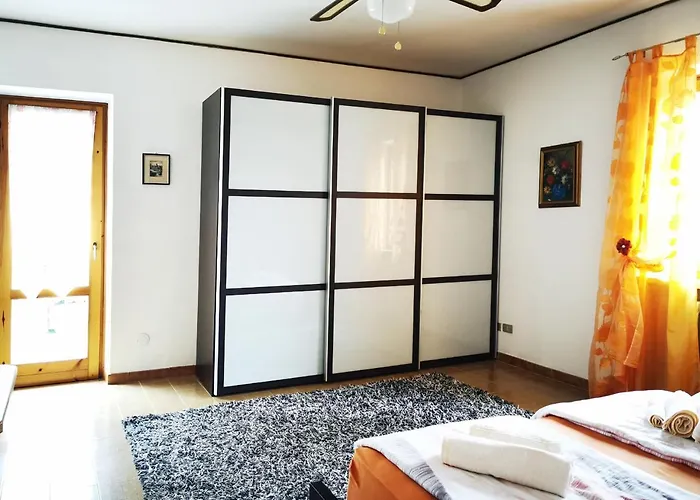 Casa Rustica Con Giardino بيت للعطل