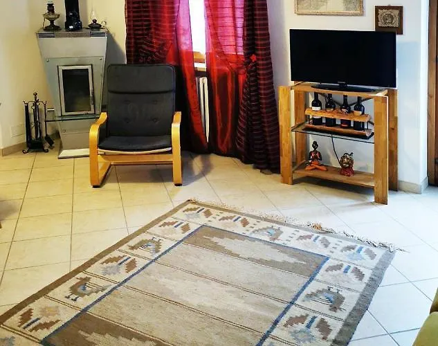 Casa Rustica Con Giardino بيت للعطل