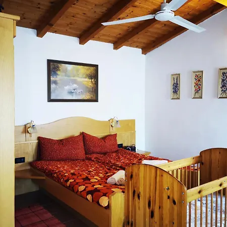 Casa Rustica Con Giardino Ferienhaus *