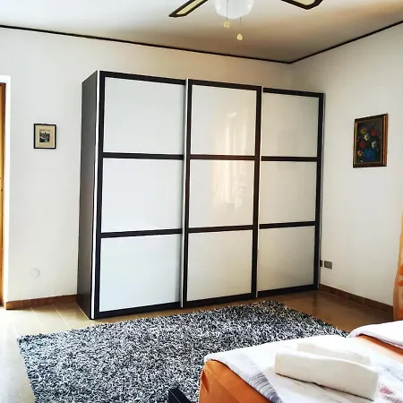 Casa Rustica Con Giardino Ferienhaus