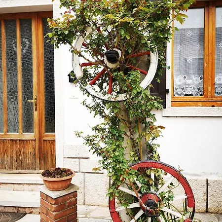 בית נופש Casa Rustica Con Giardino *